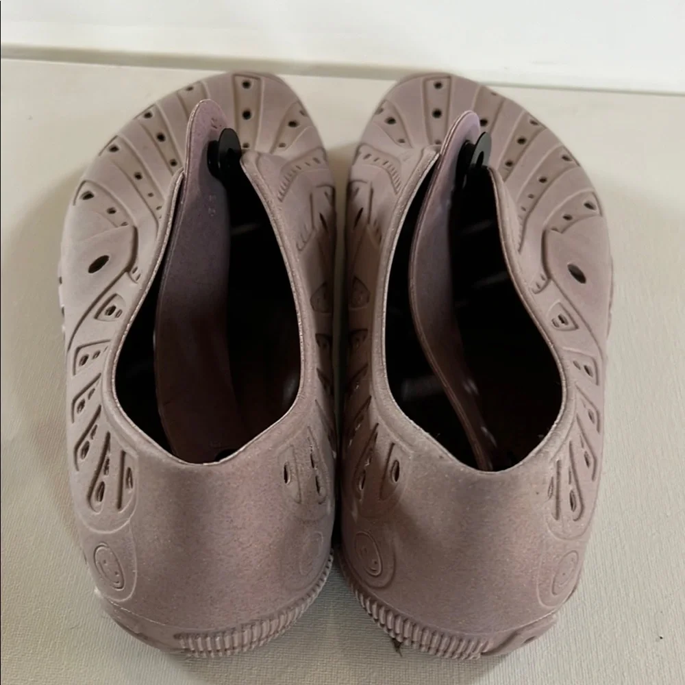 Feel Great Barefooters Perforated Shoes in Brown Unisex size 38‎ (US= 8)